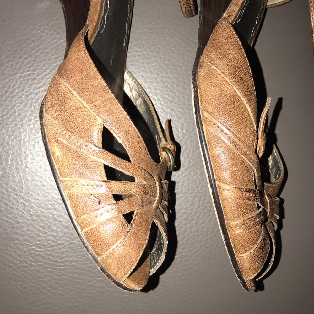 Shoes - Picture 7 of 8
